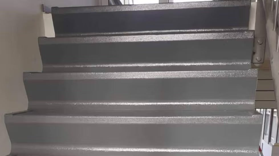 Antislipcoating voor betonnen traptreden – Wooncomplex Klazienaveen