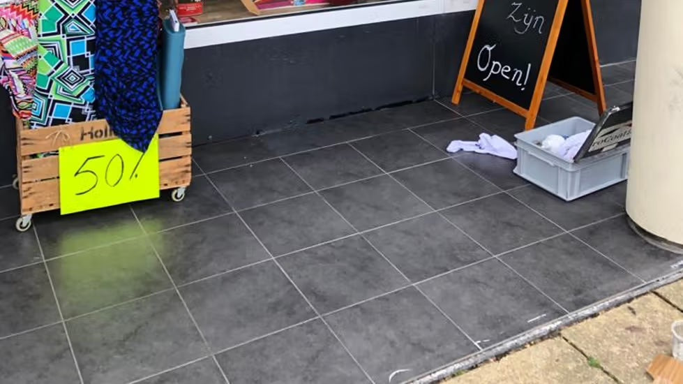 Antislipbehandeling keramische winkelvloer