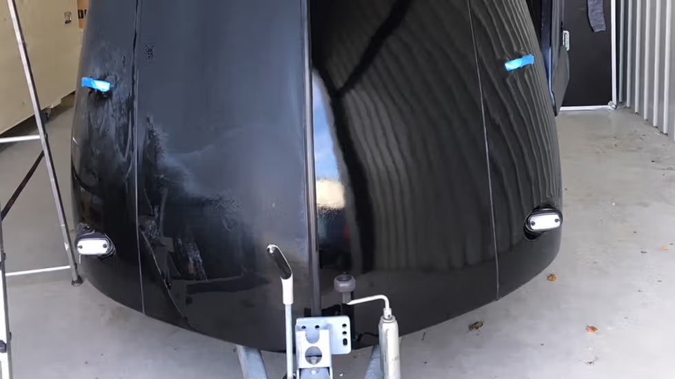 Glanzend herstelde traileronderdelen met beschermende coating