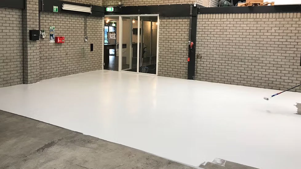 Gecoate betonnen magazijnvloer met 2C Colour Coat