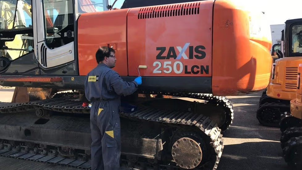 Caterpillar met 2C Perma Coat Gloss
